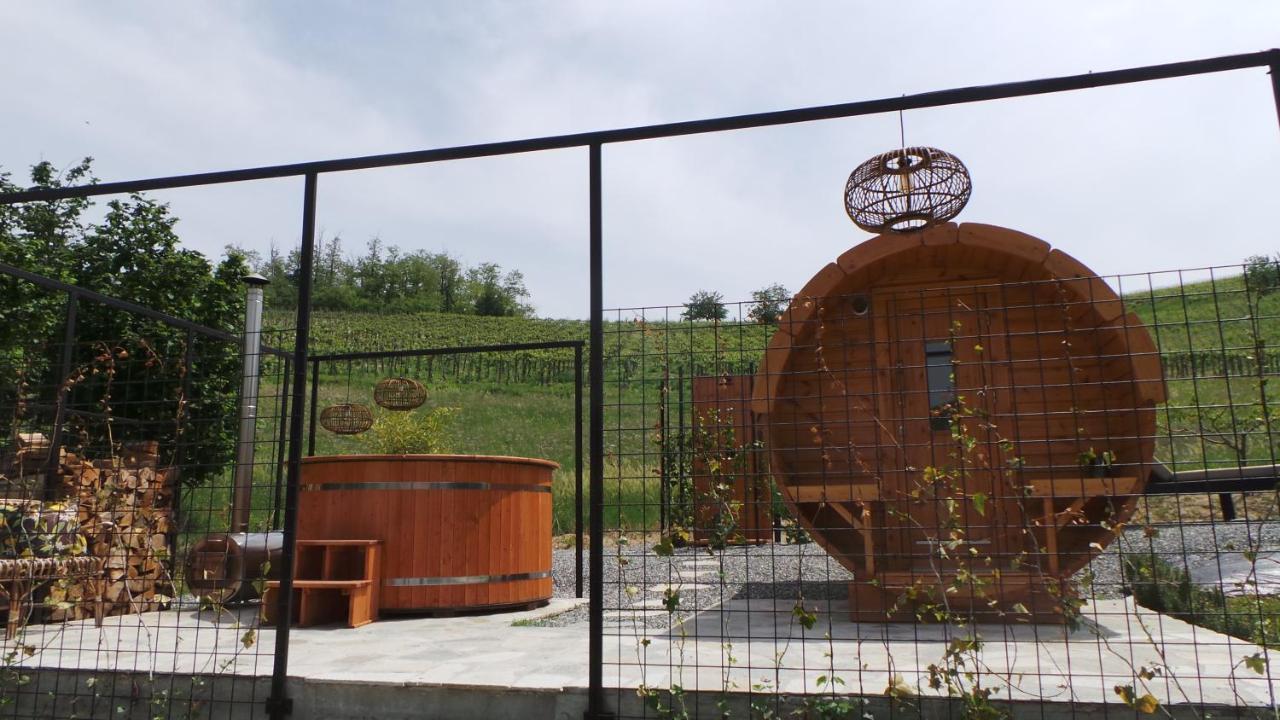 Montegrosso dʼAsti Sotto La Vigna Charm Stay Adults Only Vacation Suite מראה חיצוני תמונה